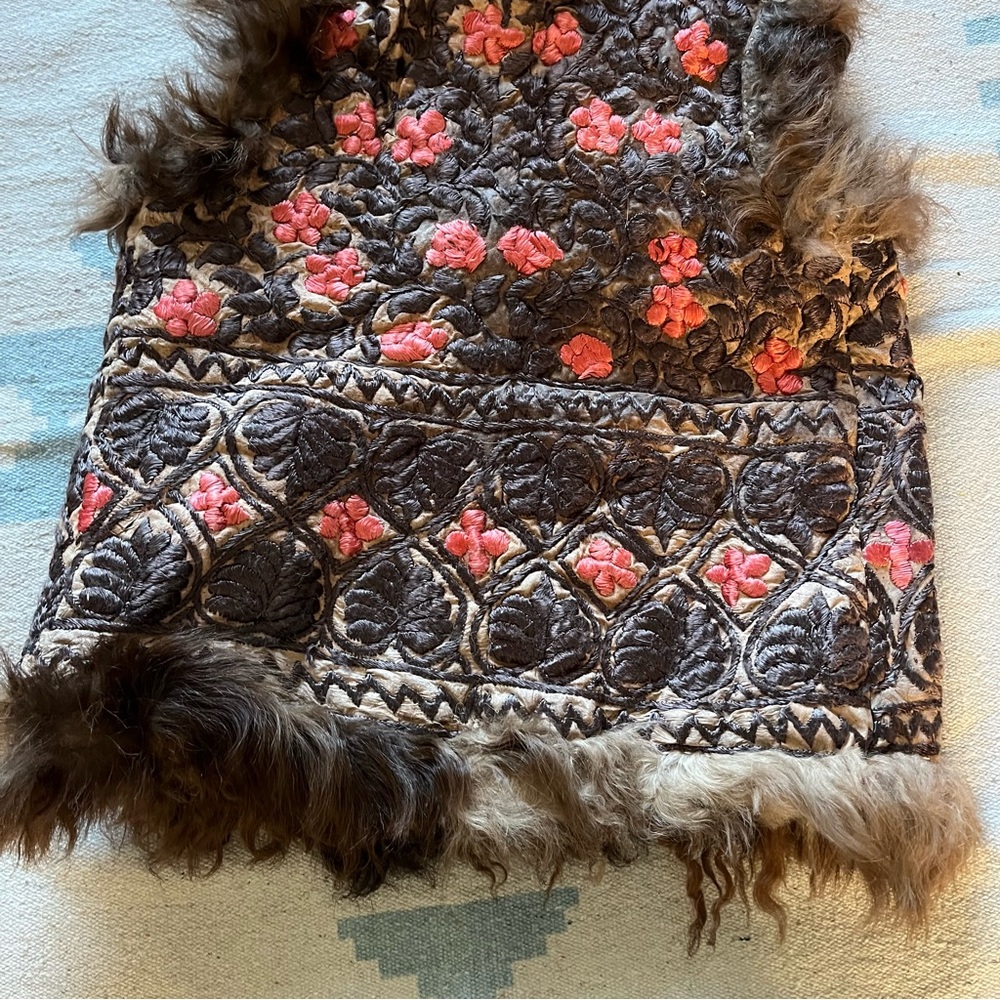 Vintage Shearling Embroidered Sheepskin Leather Vest Afghan Floral Handmade Rare - Picture 11 of 15